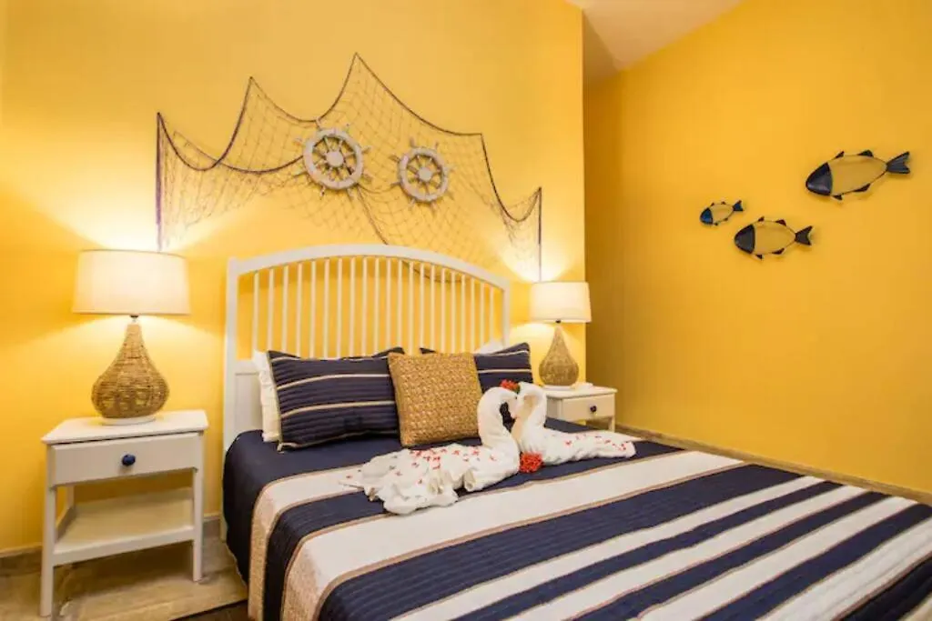 3 Bedroom Beach Front Playa Bonita Beach Aquamarine Building 102 Лас Терренас