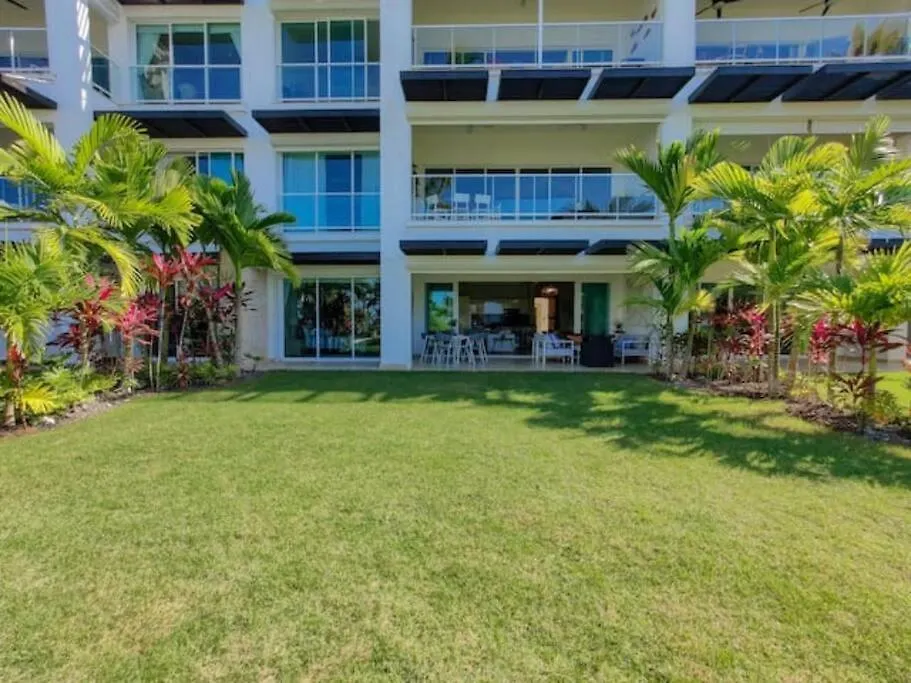 3 Bedroom Beach Front Playa Bonita Beach Aquamarine Building 102 Лас Терренас Апартаменты